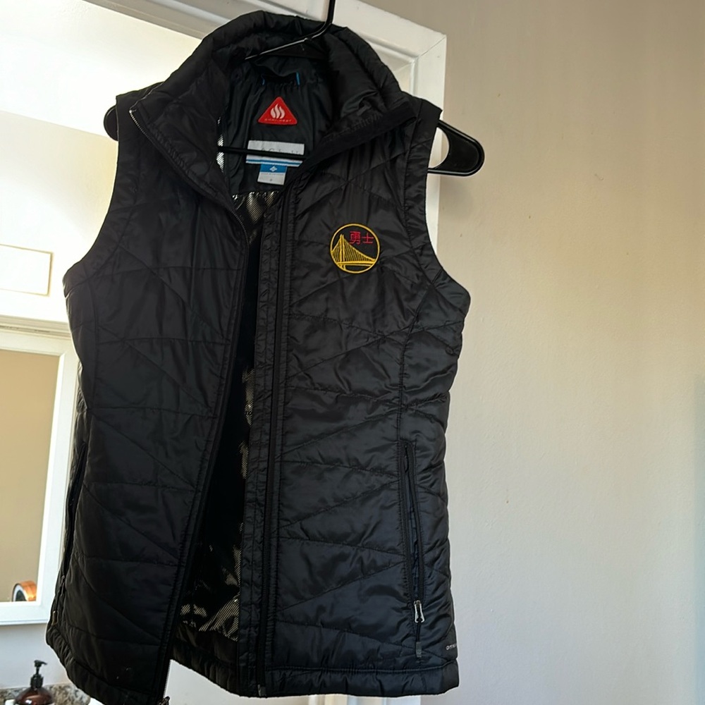 Limited edition warriors puffer vest size small Columbia